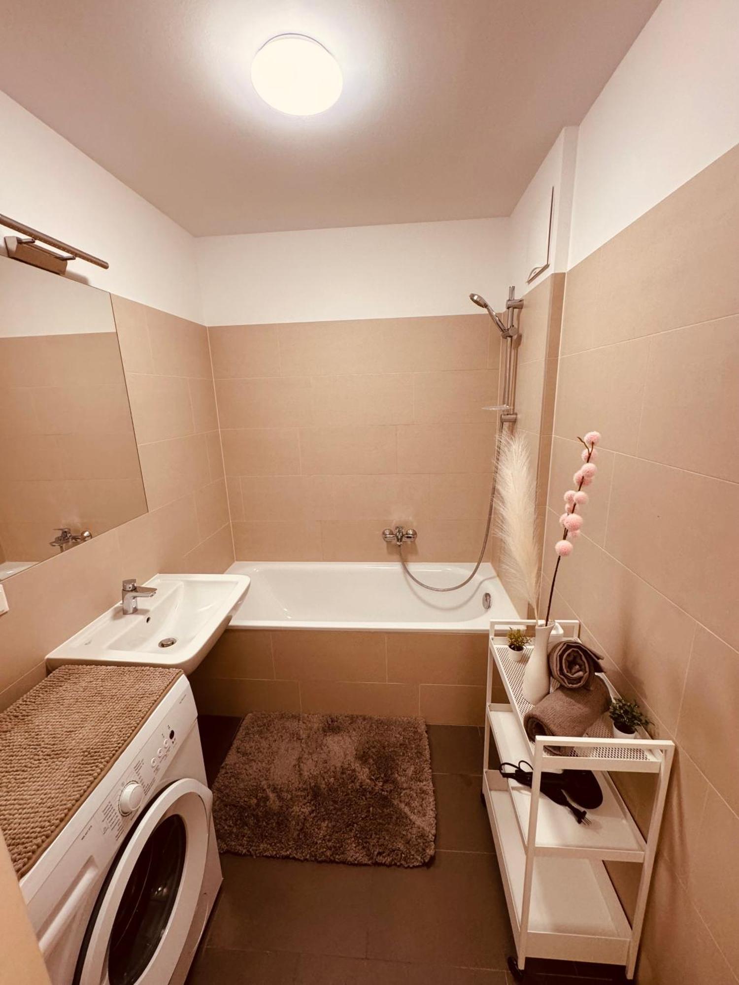 Ursula Rose Collection An Der Donau Apartment Vienna Exterior photo
